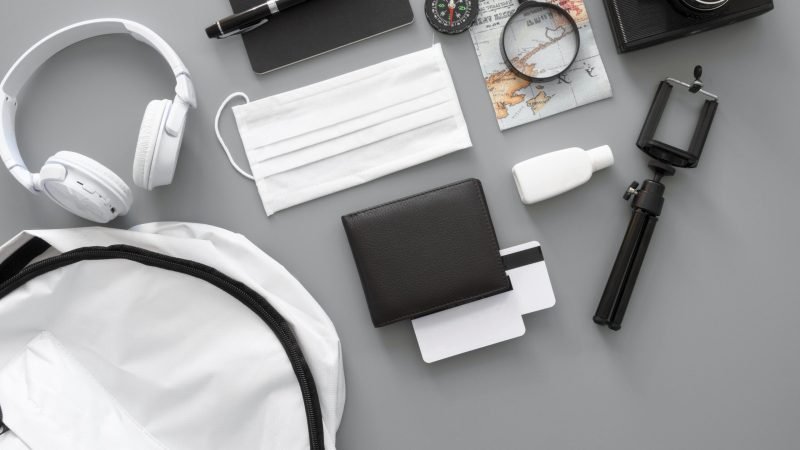 travel-still-life-pack-flat-lay